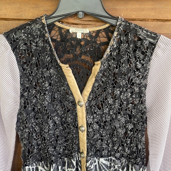 Gimmicks Top! - Picture 2 of 4